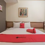RedDoorz @ Buah Batu 3