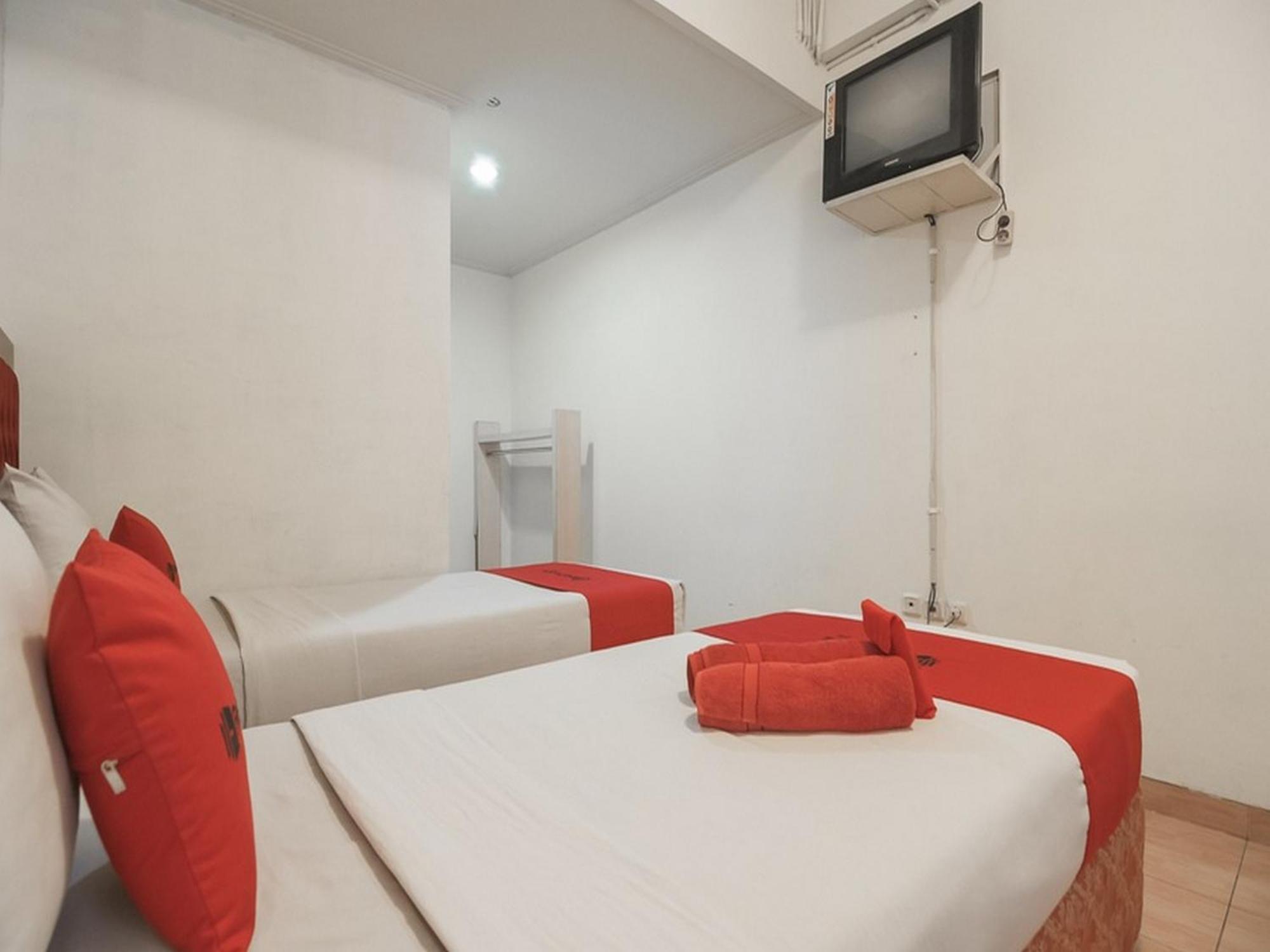 Wisma tamu Reddoorz @ Buah Batu 3 2*
